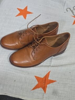 Women's Classic Tan Leather Lace-Up Dress Shoes